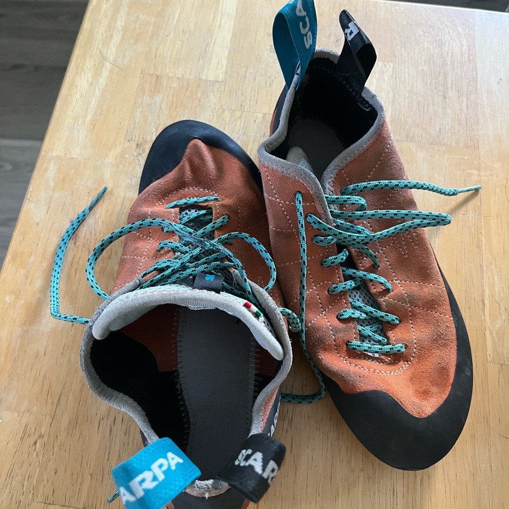 Women’s Scarpa Helix Climbing Shoe 40.5//W9 - Picture 3 of 6
